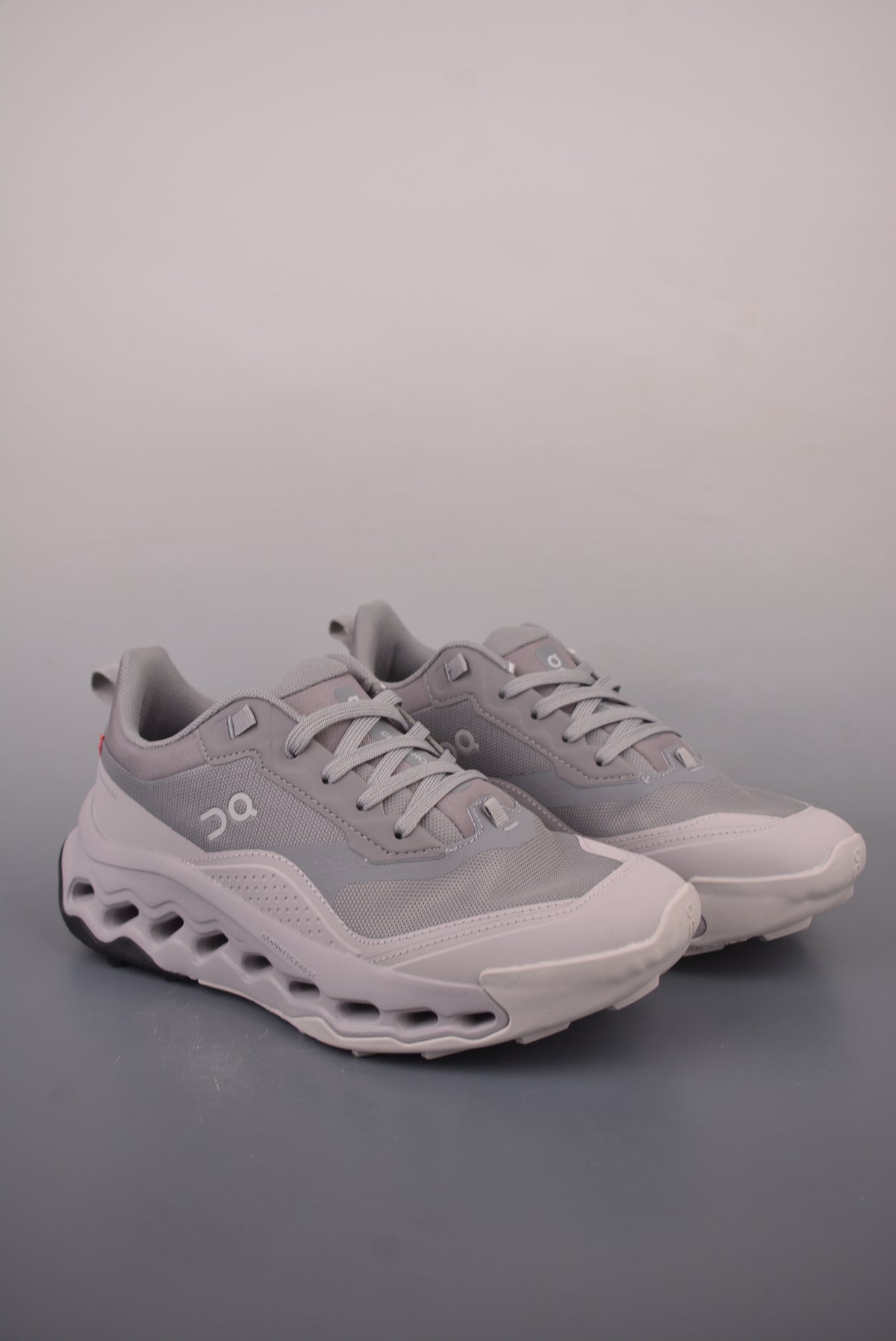 On Cloudhorizon 2 "Lilac & Nimbus"