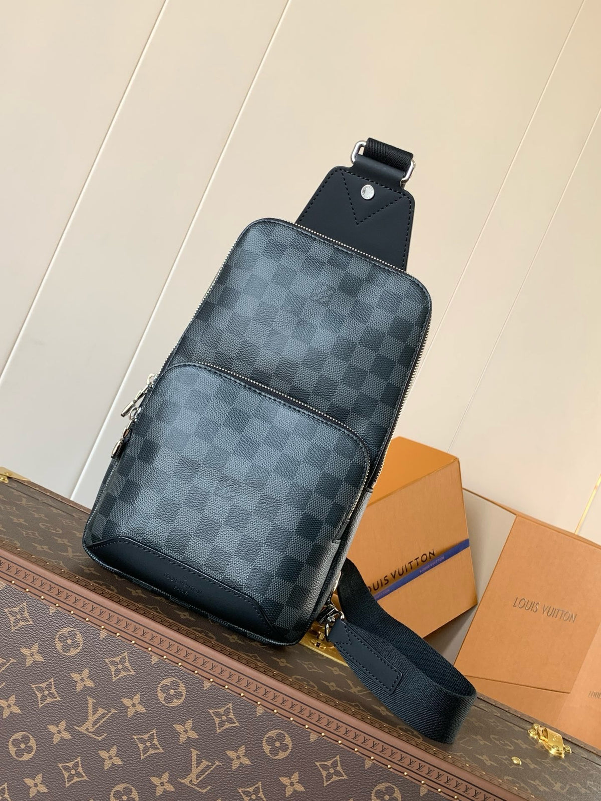 Louis Vuitton Avenue Slingbag Damier Graphite Canvas