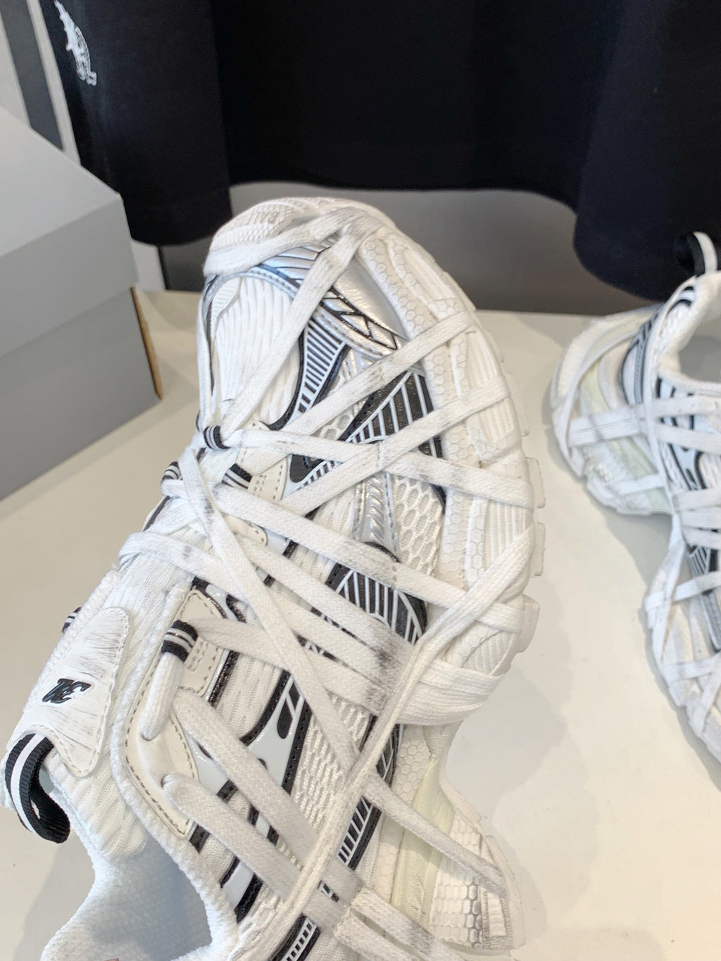 3XL EXTREME LACE SNEAKER WHITE AND SILVER