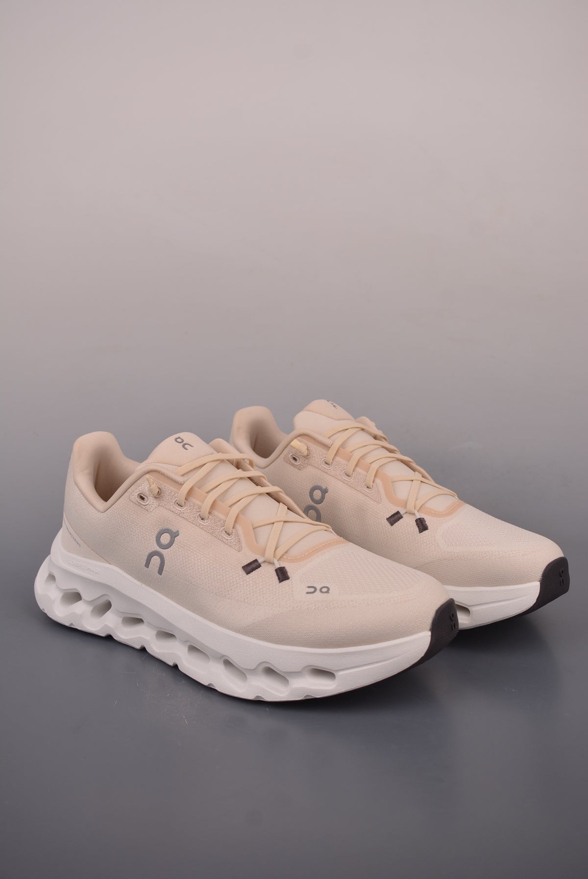 On Running Cloud 5 Waterproof "Omi White"
