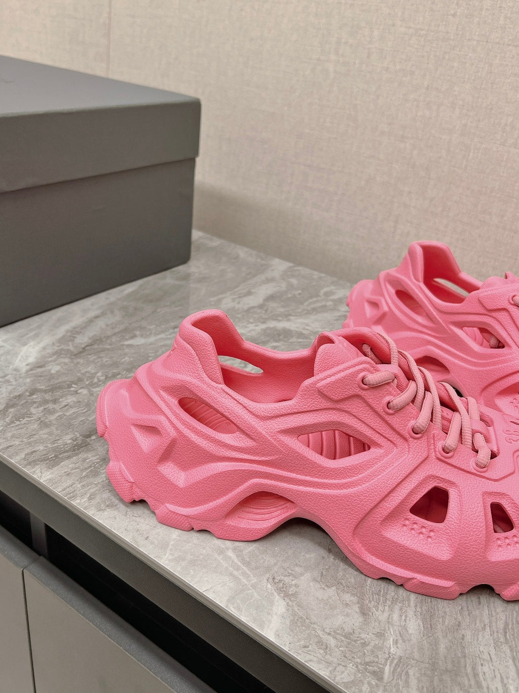 SNEAKERS IN PINK RUBBER