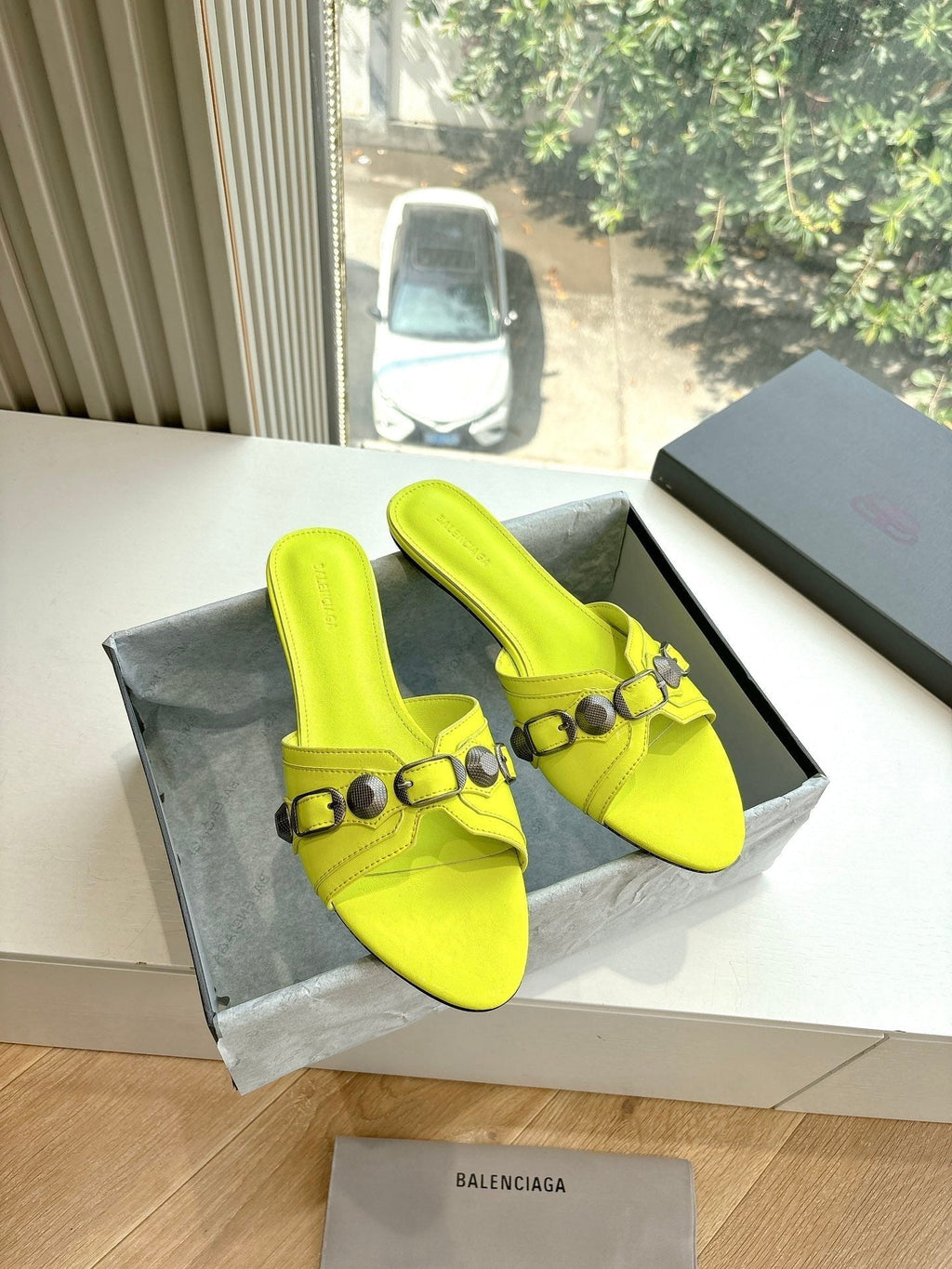 CAGOLE FLAT MULES IN LIME YELLOW CALFSKIN