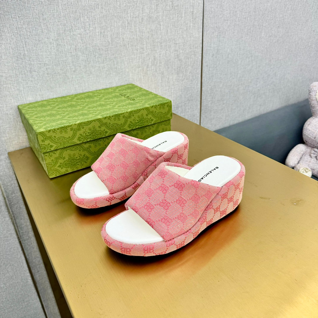 WEDGE SANDALS IN PINK MONOGRAM JACQUARD FABRIC